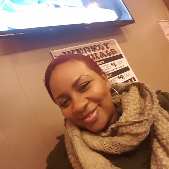 Meet your Posher, Monica - Picture 1 of 1